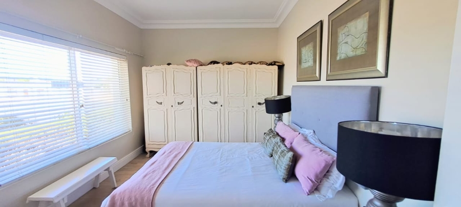 5 Bedroom Property for Sale in Sandbaai Western Cape